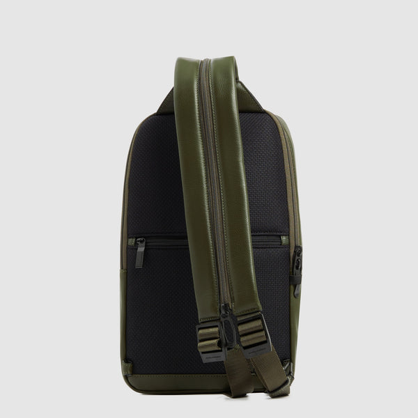 Sling bag im iPad®-Format - 3