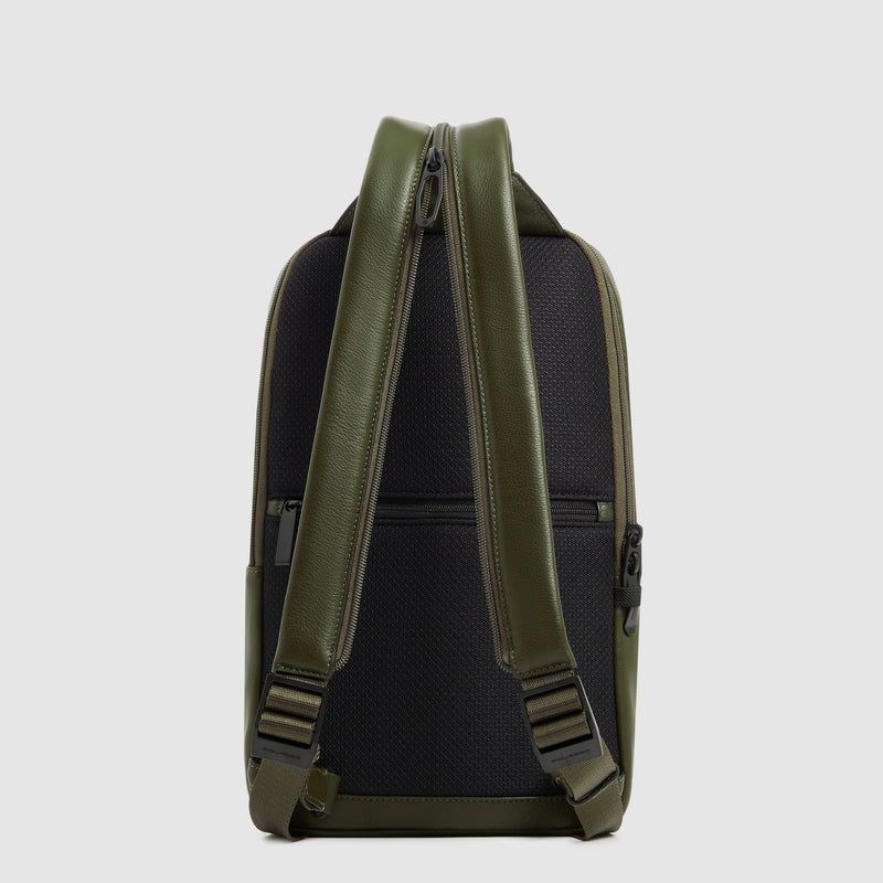 Sling bag im iPad®-Format