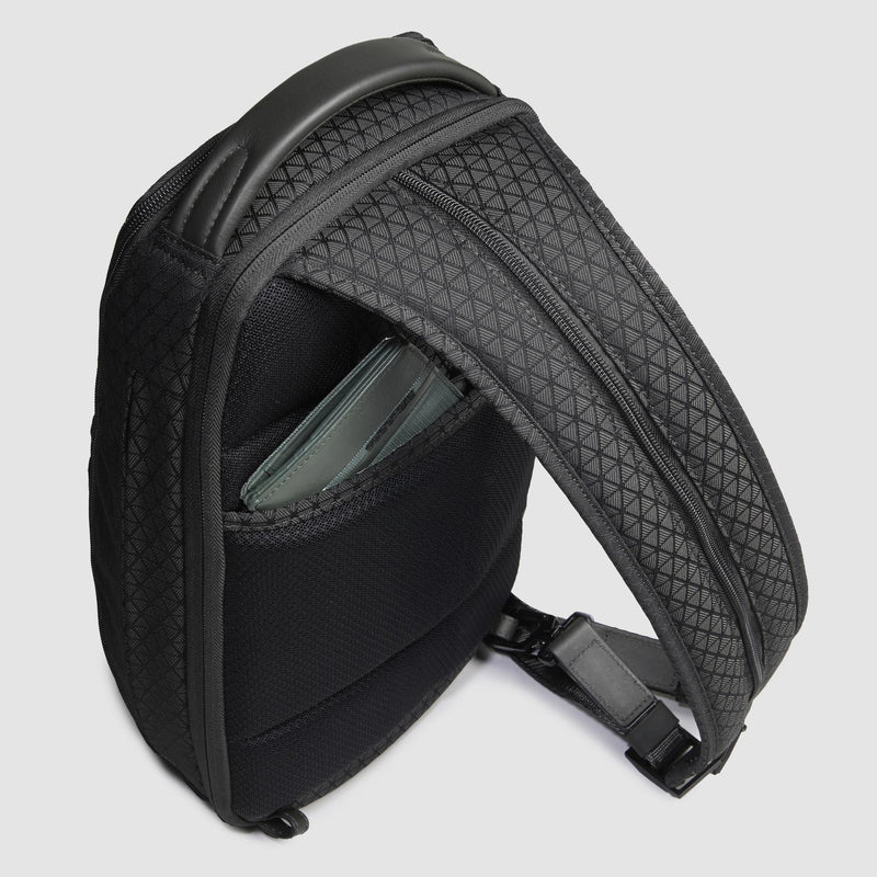 Mochila cruzada hombre de tejido reciclado