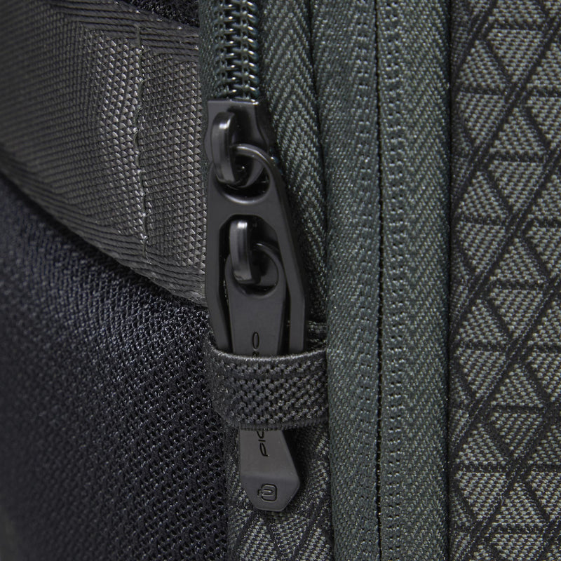 Modular, travel laptop backpack in recycled fabric