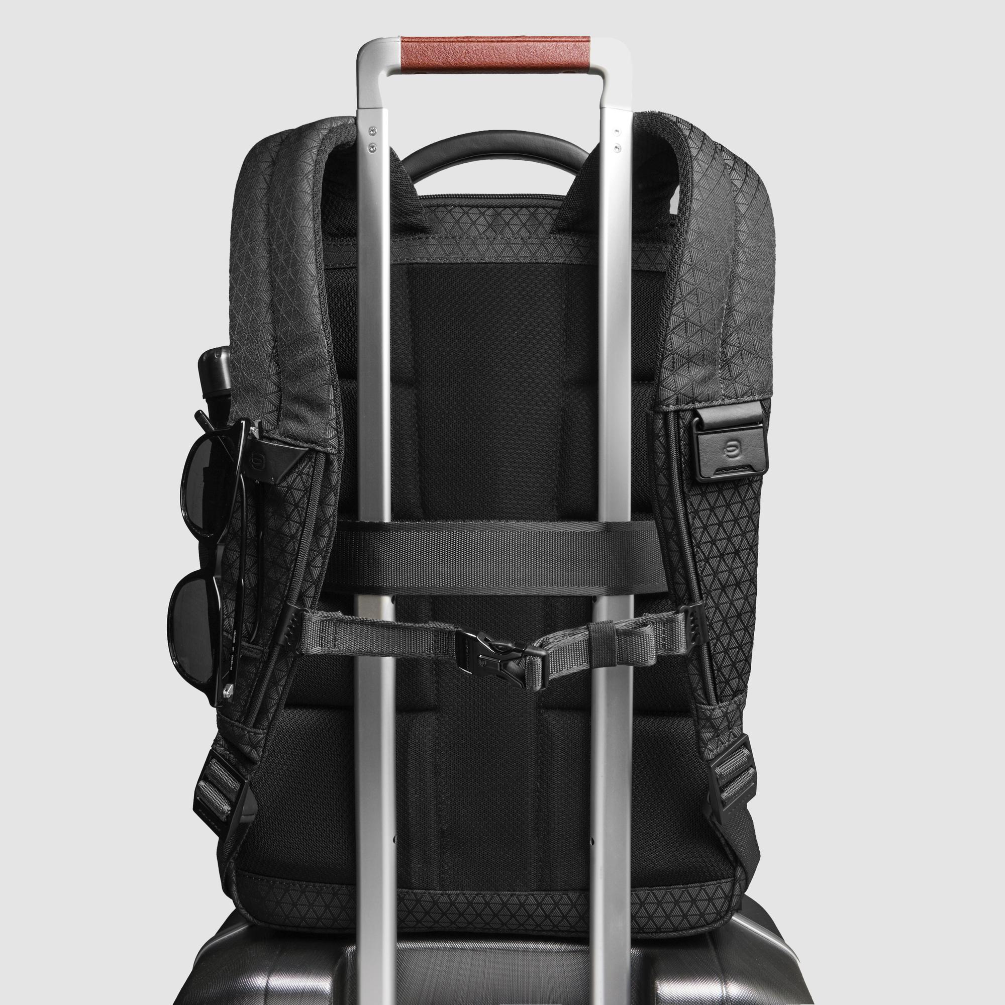 Modular, 2-in-1 travel laptop backpack 15,6" - black Modular, 2-in-1 travel laptop backpack 15,6" - black