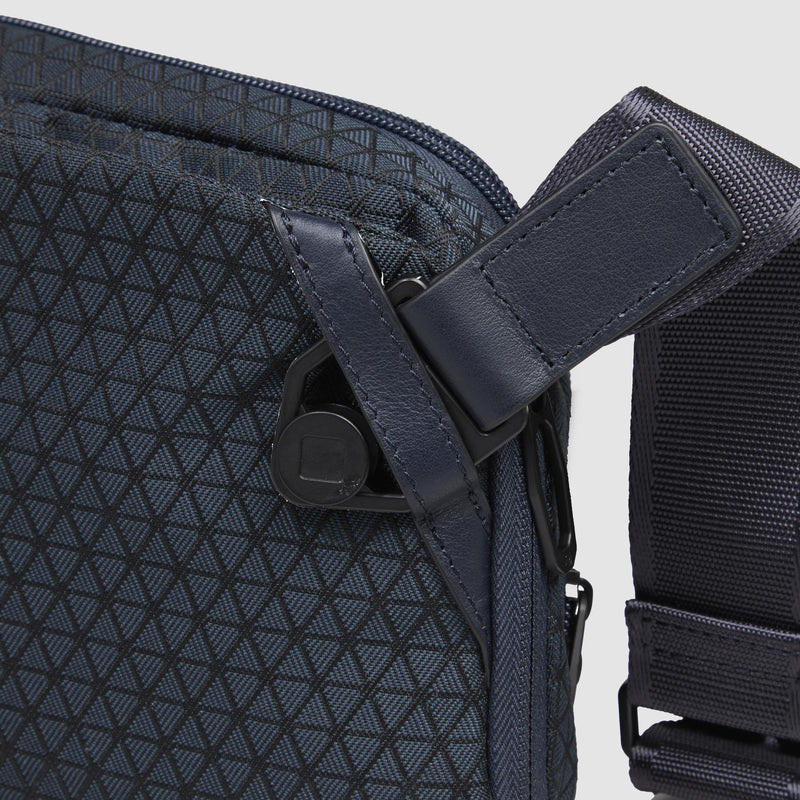 Expandable bum bag in recycled fabric