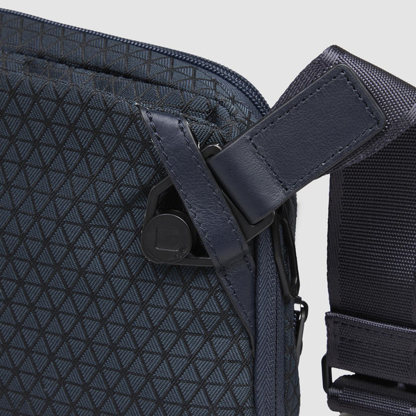 Expandable bum bag in recycled fabric