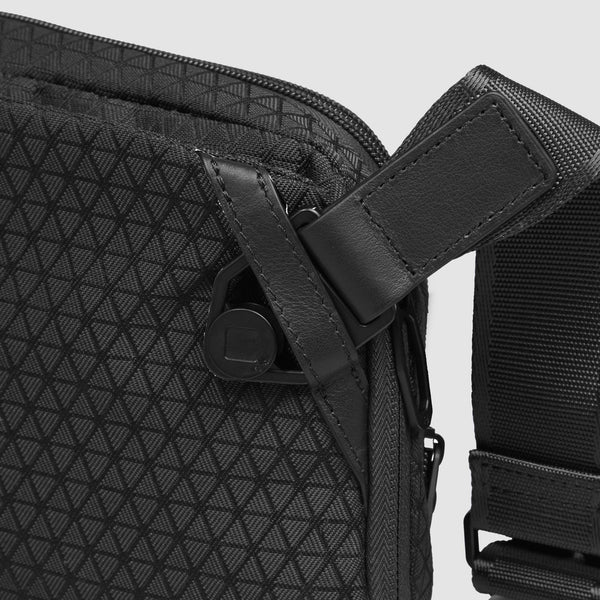 Expandable bum bag in recycled fabric