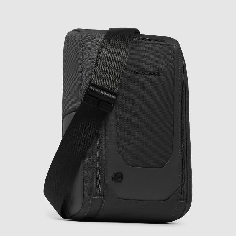Sling bag aus recycled Stoff