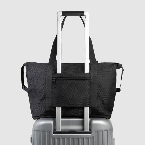 Foldable travel bag in recycled fabric