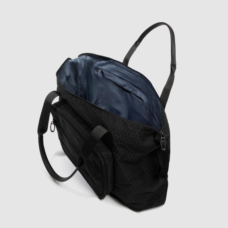 Foldable travel bag in recycled fabric