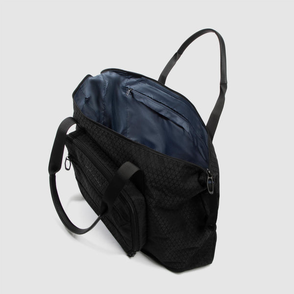 Foldable travel bag in recycled fabric