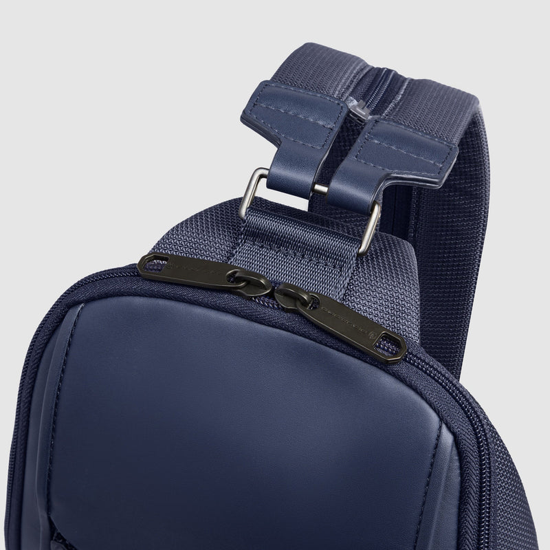 Zaino monospalla uomo in tessuto riciclato