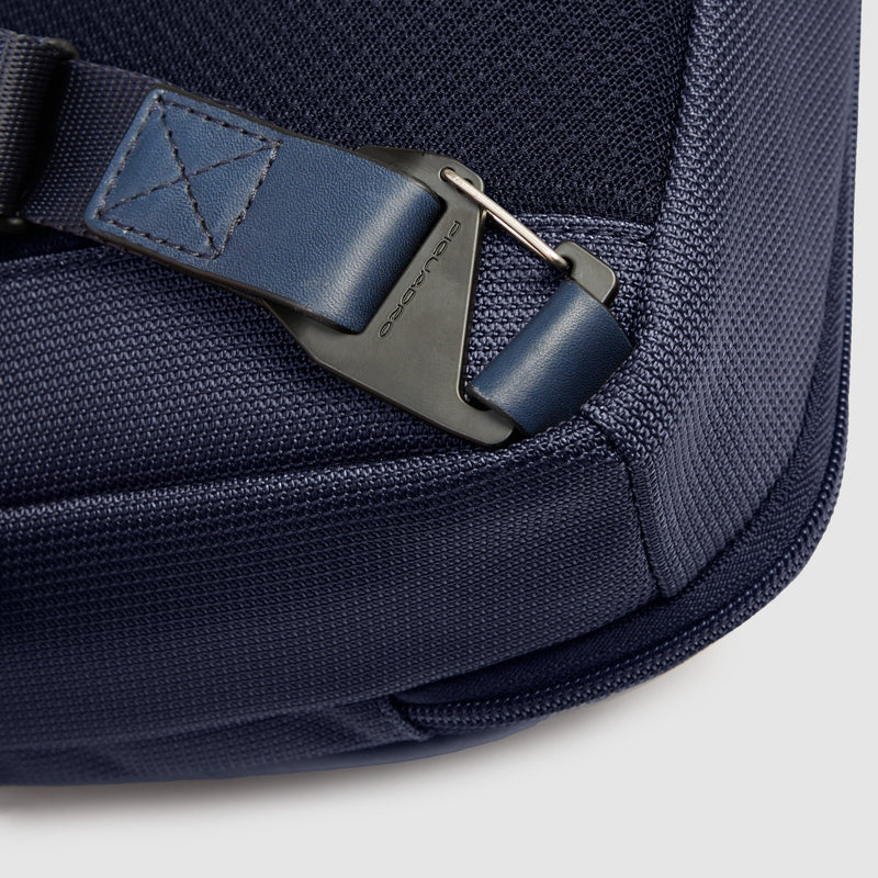 Zaino monospalla uomo in tessuto riciclato