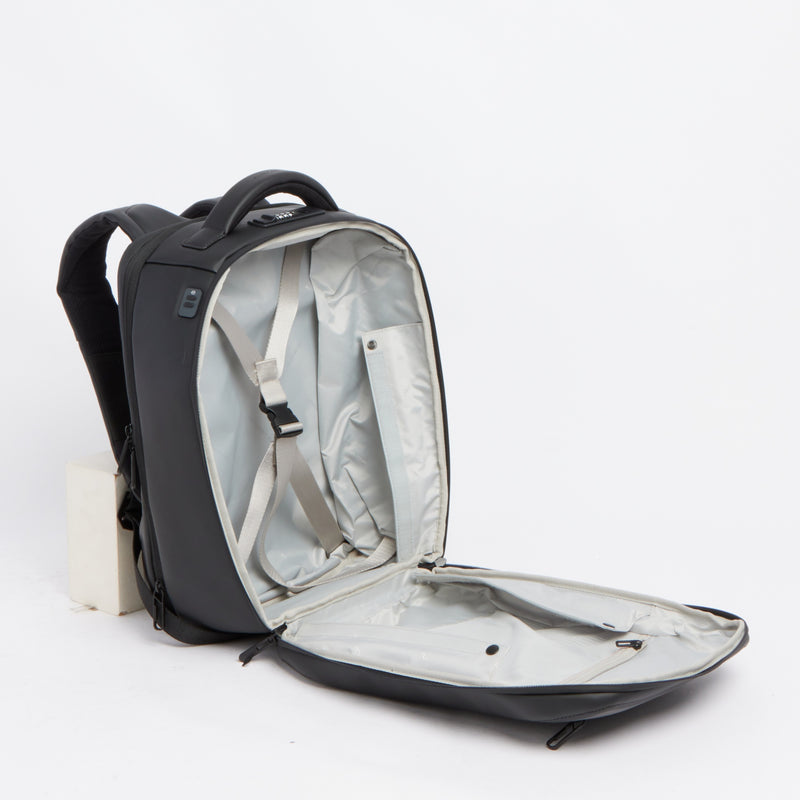Piquadro x Ducati" travel back