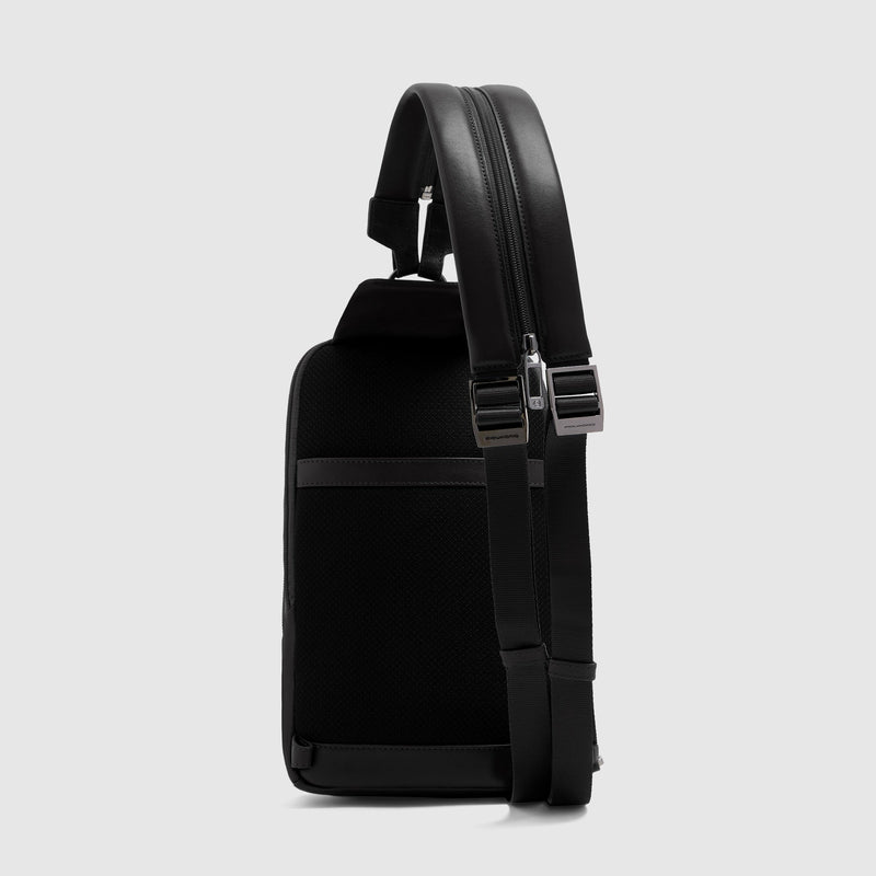 Sling bag im iPad®mini-Format mit Rucksack-Option