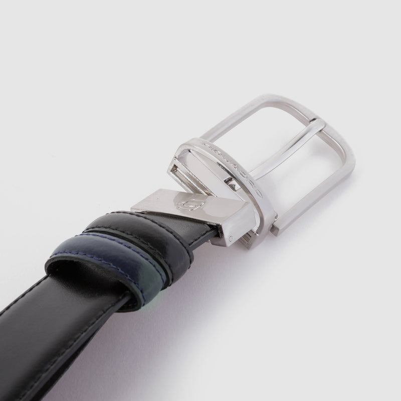 Men’s leather belt with prong buckle