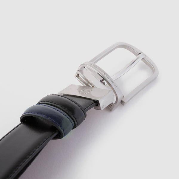 Men’s leather belt with prong buckle