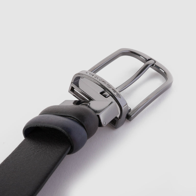 Men’s leather belt with prong buckle