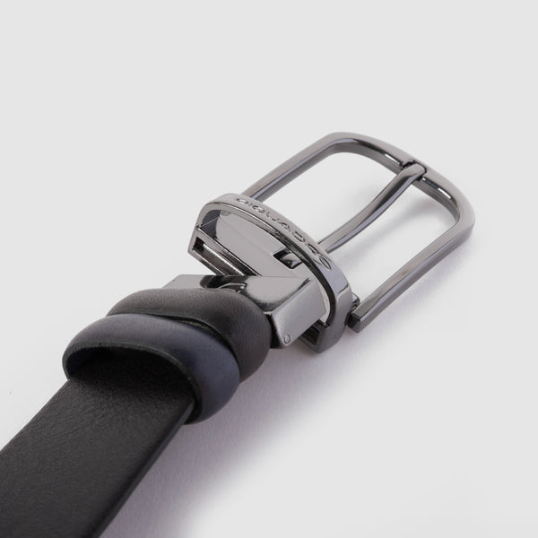 Men’s leather belt with prong buckle