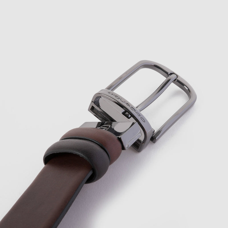 Men’s leather belt with prong buckle
