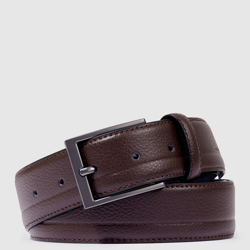 Men’s leather belt with prong buckle