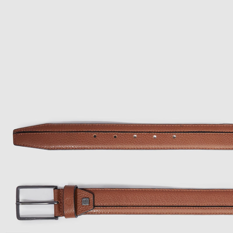 Men’s leather belt with prong buckle