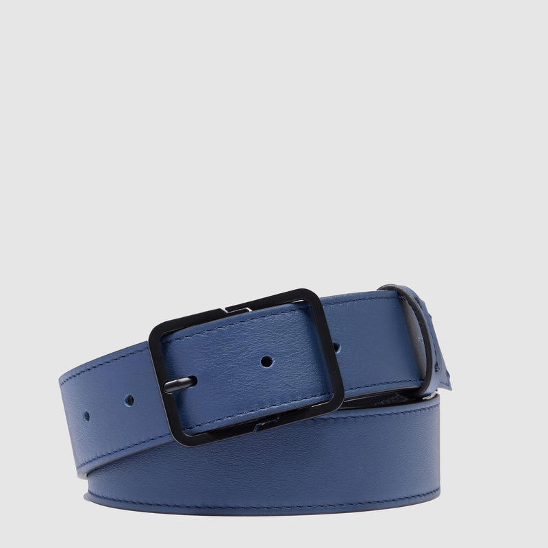 Men’s leather belt with prong buckle