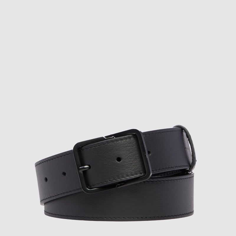 Men’s leather belt with prong buckle