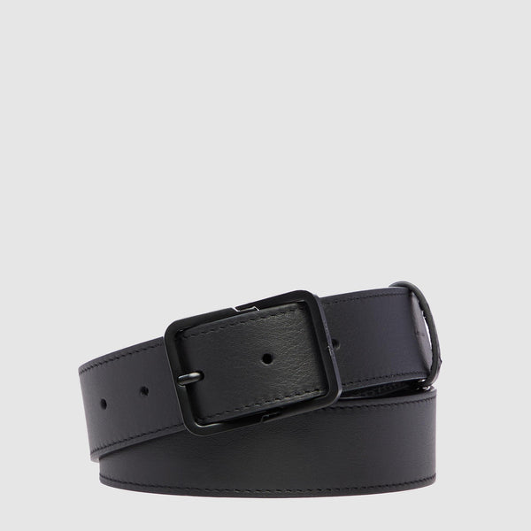 Men’s leather belt with prong buckle