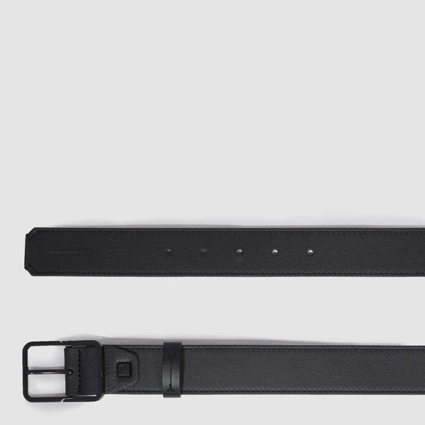 Men’s leather belt with prong buckle