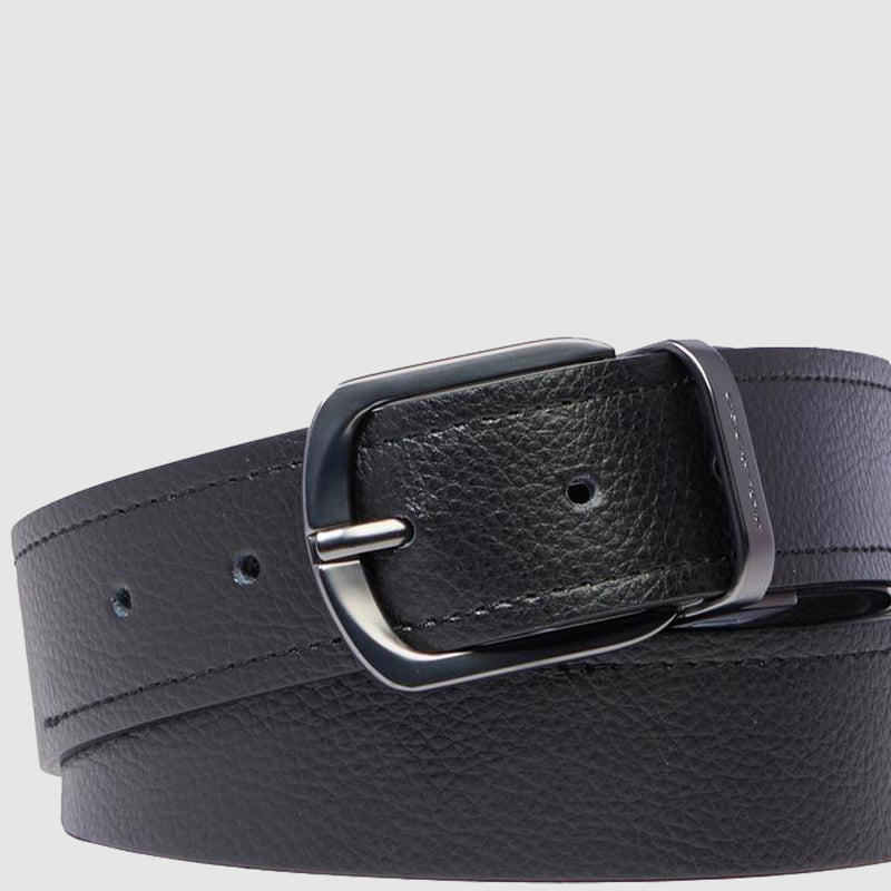 Men’s leather belt with prong buckle