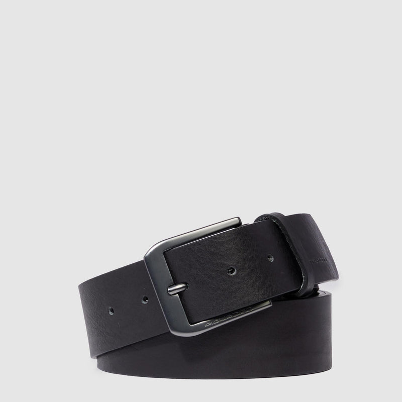 Men’s leather belt with prong buckle