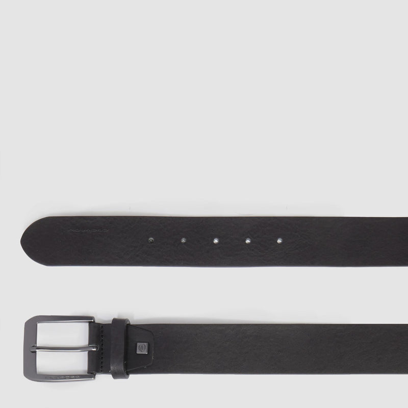 Men’s leather belt with prong buckle