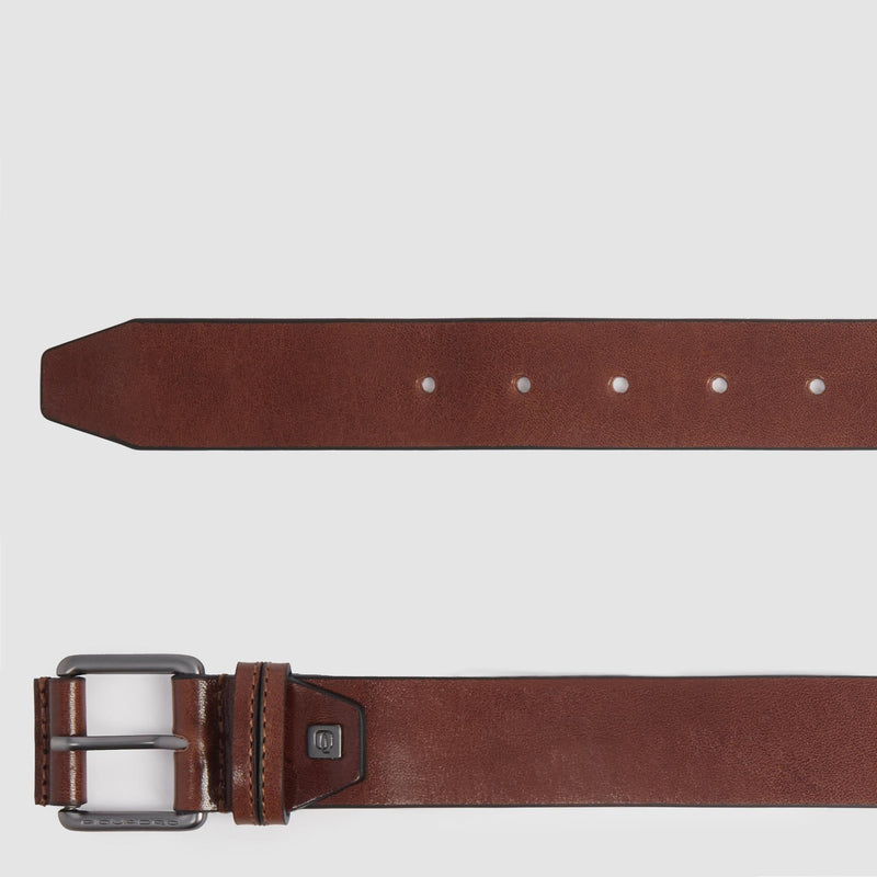Men’s leather belt with prong buckle