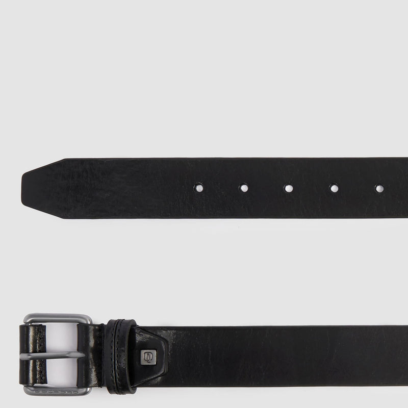Men’s leather belt with prong buckle