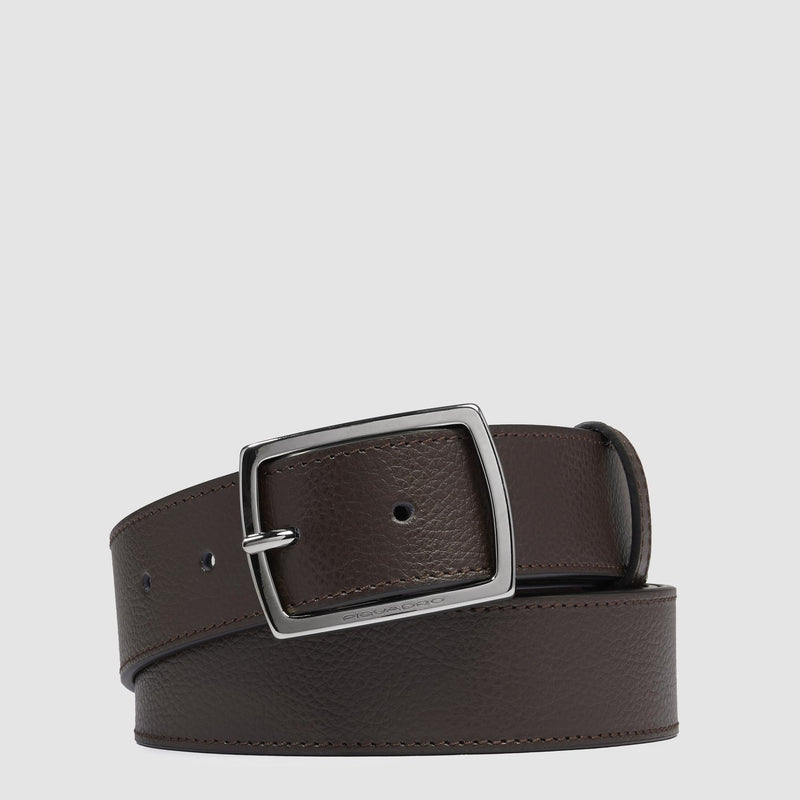 Men’s leather belt with prong buckle
