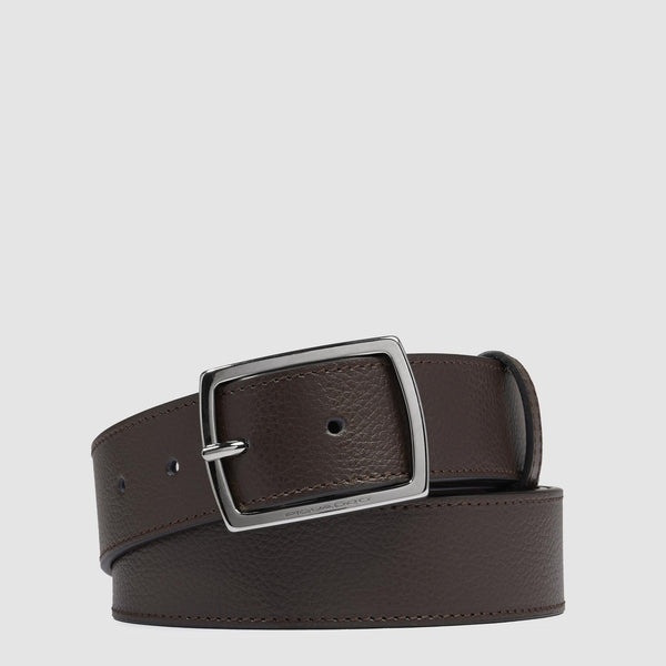 Men’s leather belt with prong buckle