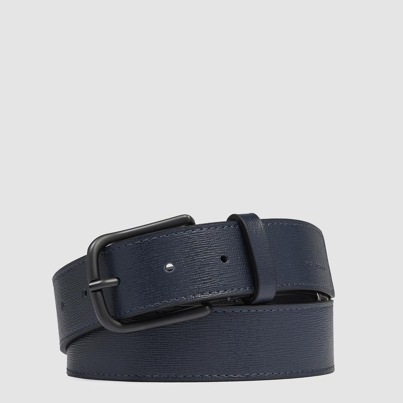 Men’s leather belt with prong buckle