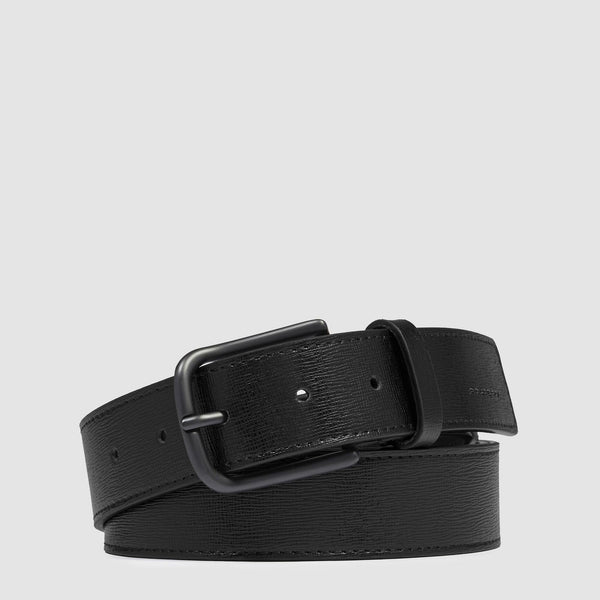 Men’s leather belt with prong buckle