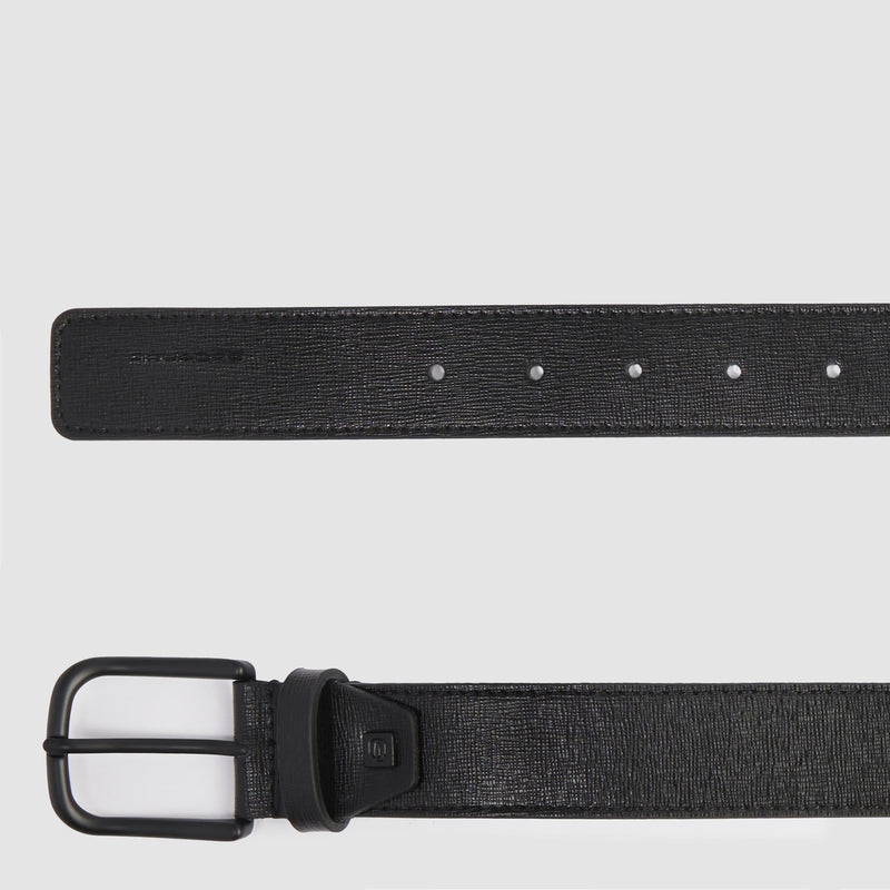 Men’s leather belt with prong buckle