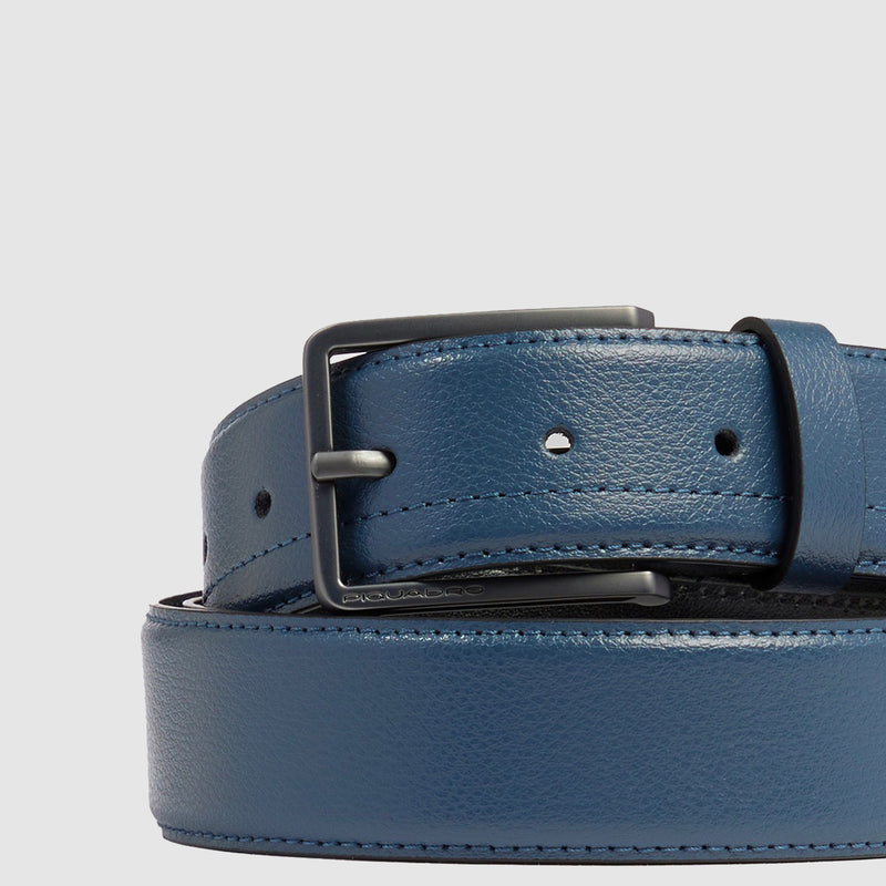 Men’s leather belt with prong buckle