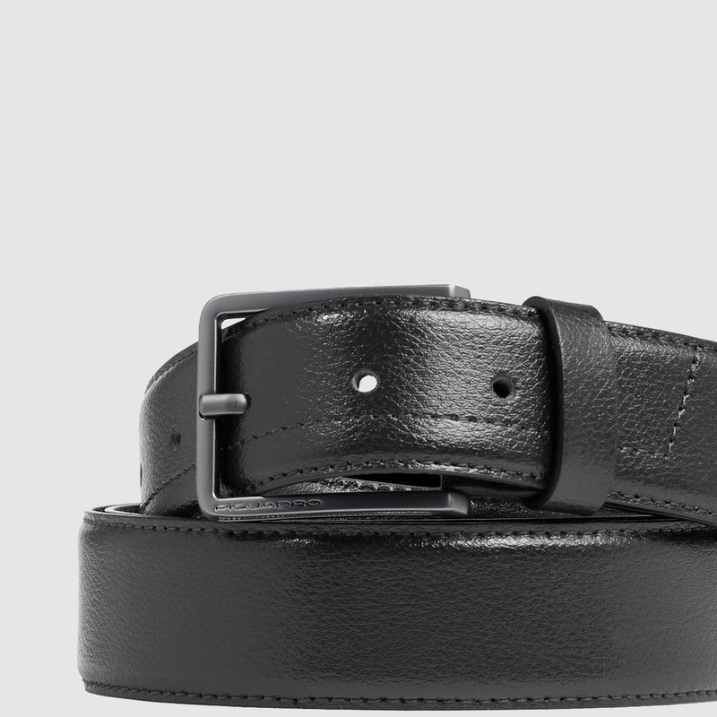 Men’s leather belt with prong buckle