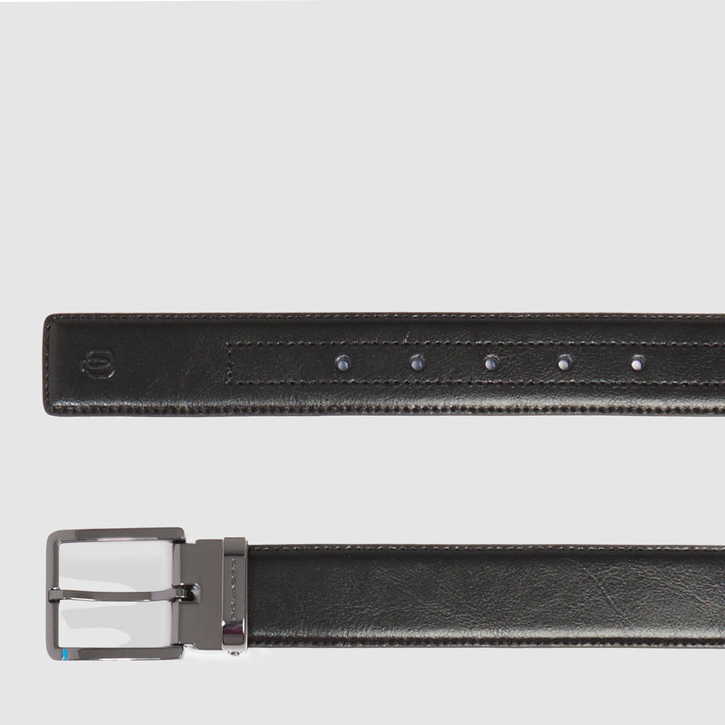 Men’s leather belt with prong buckle