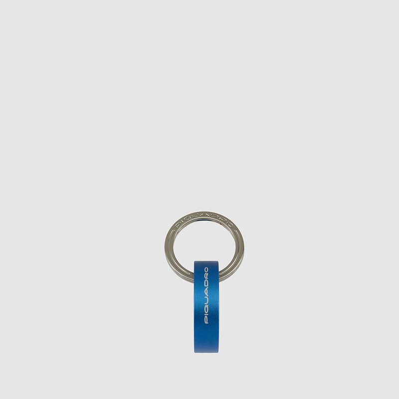 Keychain with round carabiner hook