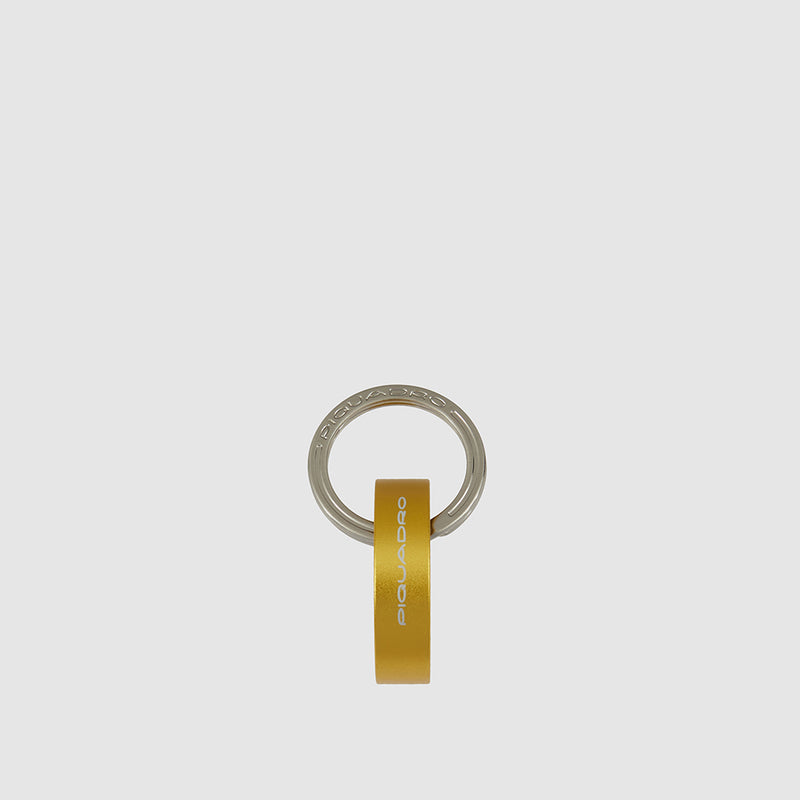 Keychain with round carabiner hook