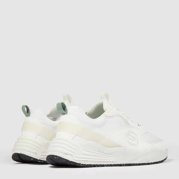 Sneakers aus recycled Material 