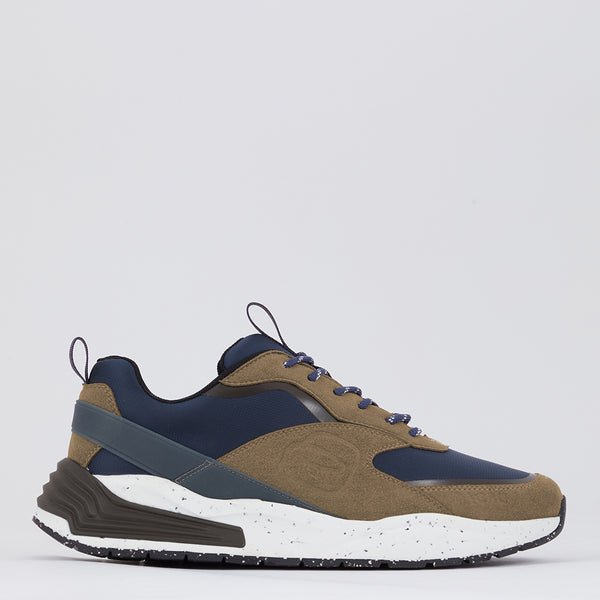 Sneakers in recycled materials
