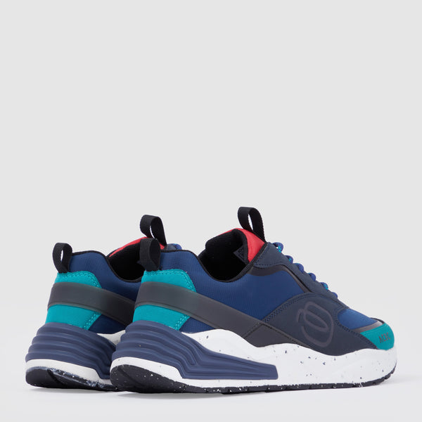 Sneakers in recycled materials
