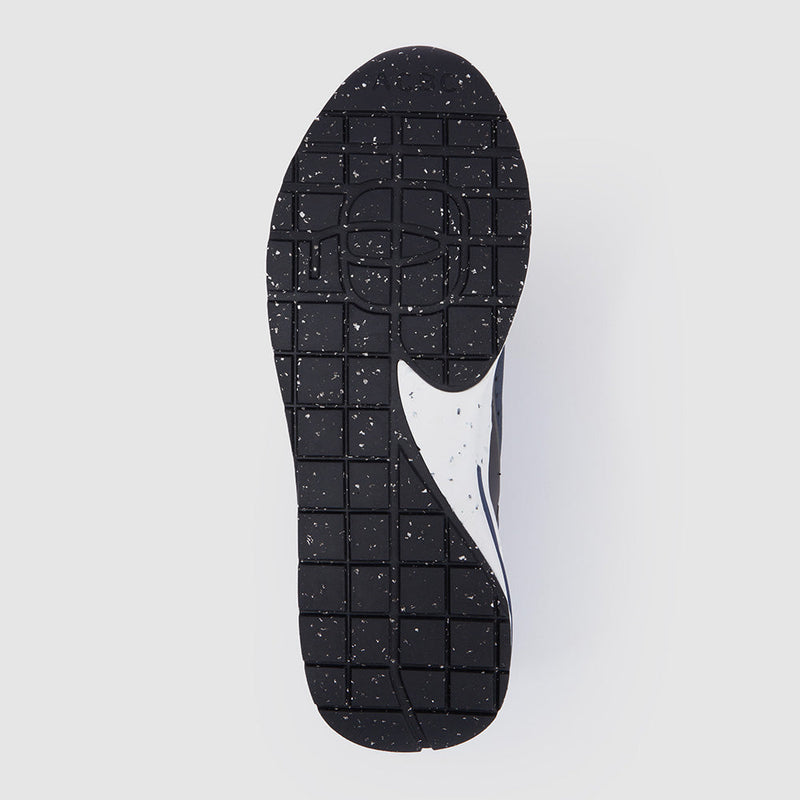 Sneakers in recycled materials