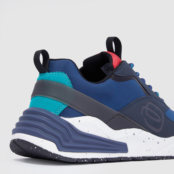 Sneakers in recycled materials