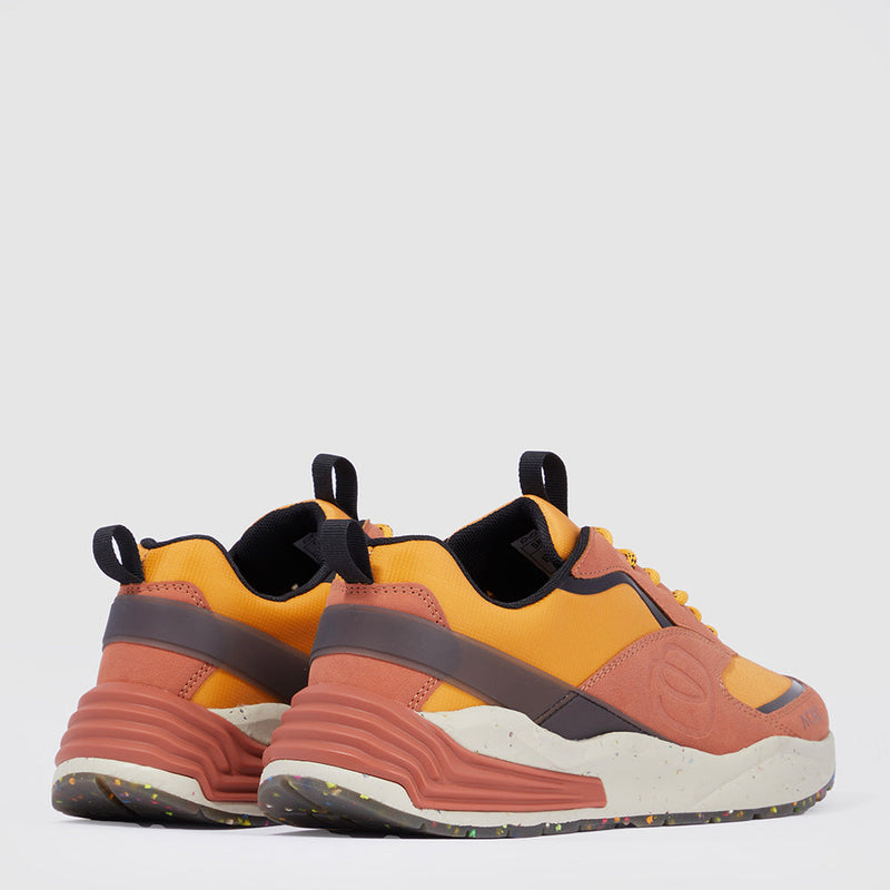 Sneakers in recycled materials