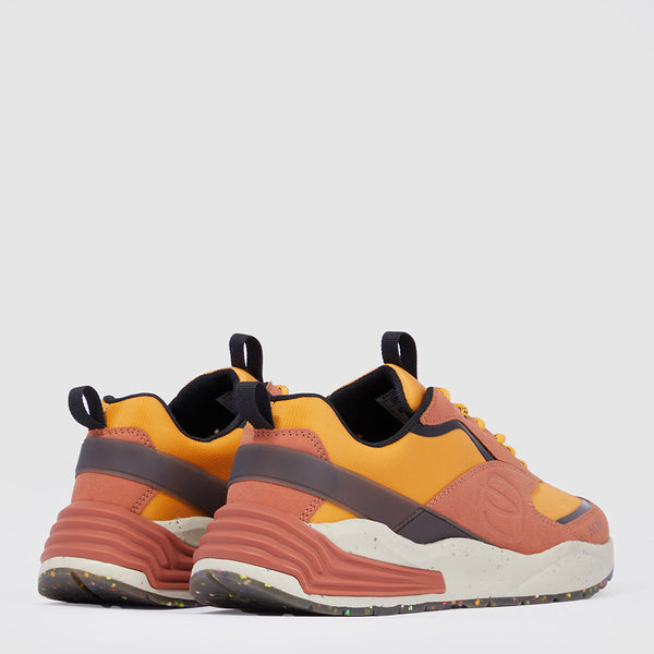 Sneakers in recycled materials