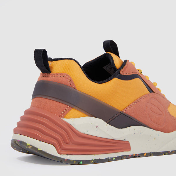 Sneakers in recycled materials